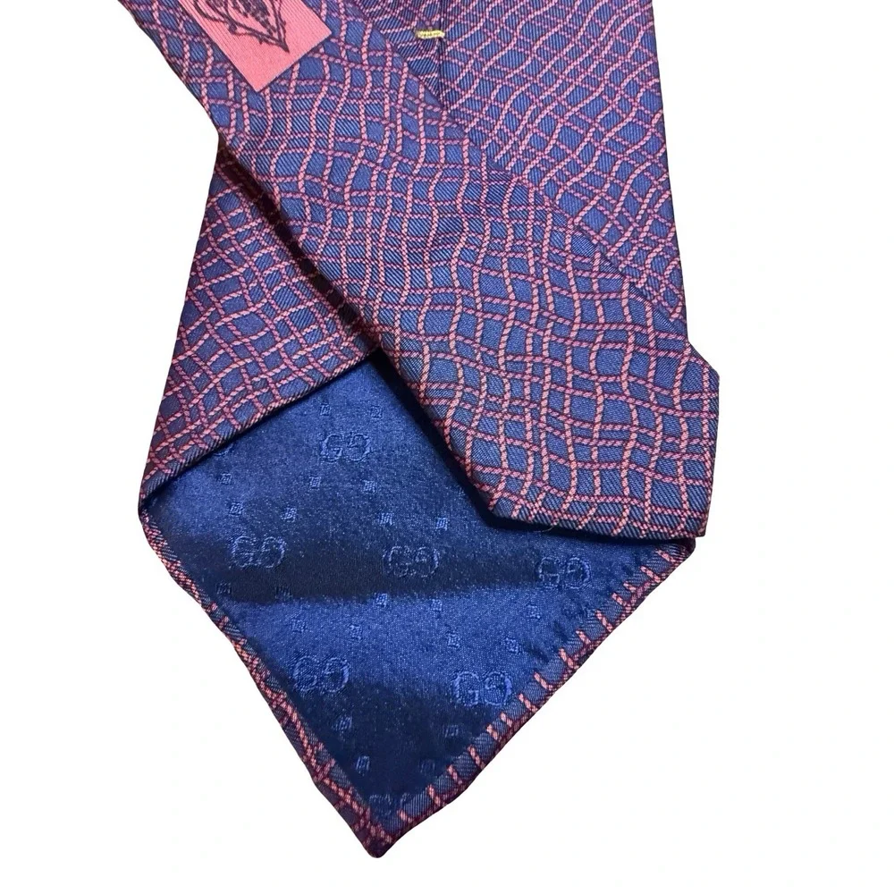 GUCCI ‎ Tie Silk Red Navy Blue background Made in Italy